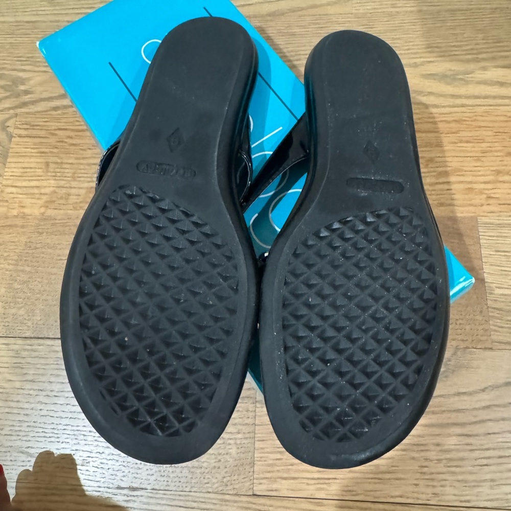 AEROSOLES Black Sandals with Silver Accents - Picture 4 of 4